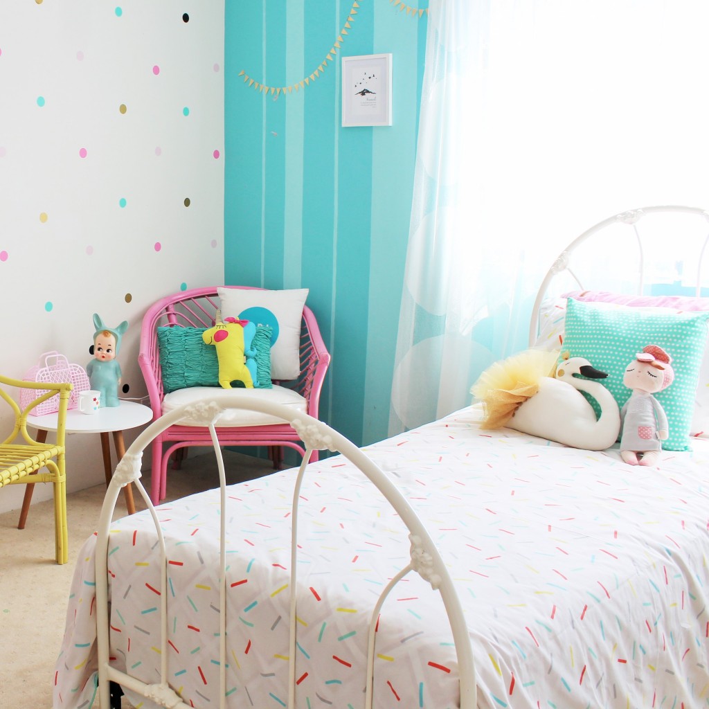 ROOM MAKE OVER - www.fourcheekymonkeys.com | girls bedroom ideas | barnrum 