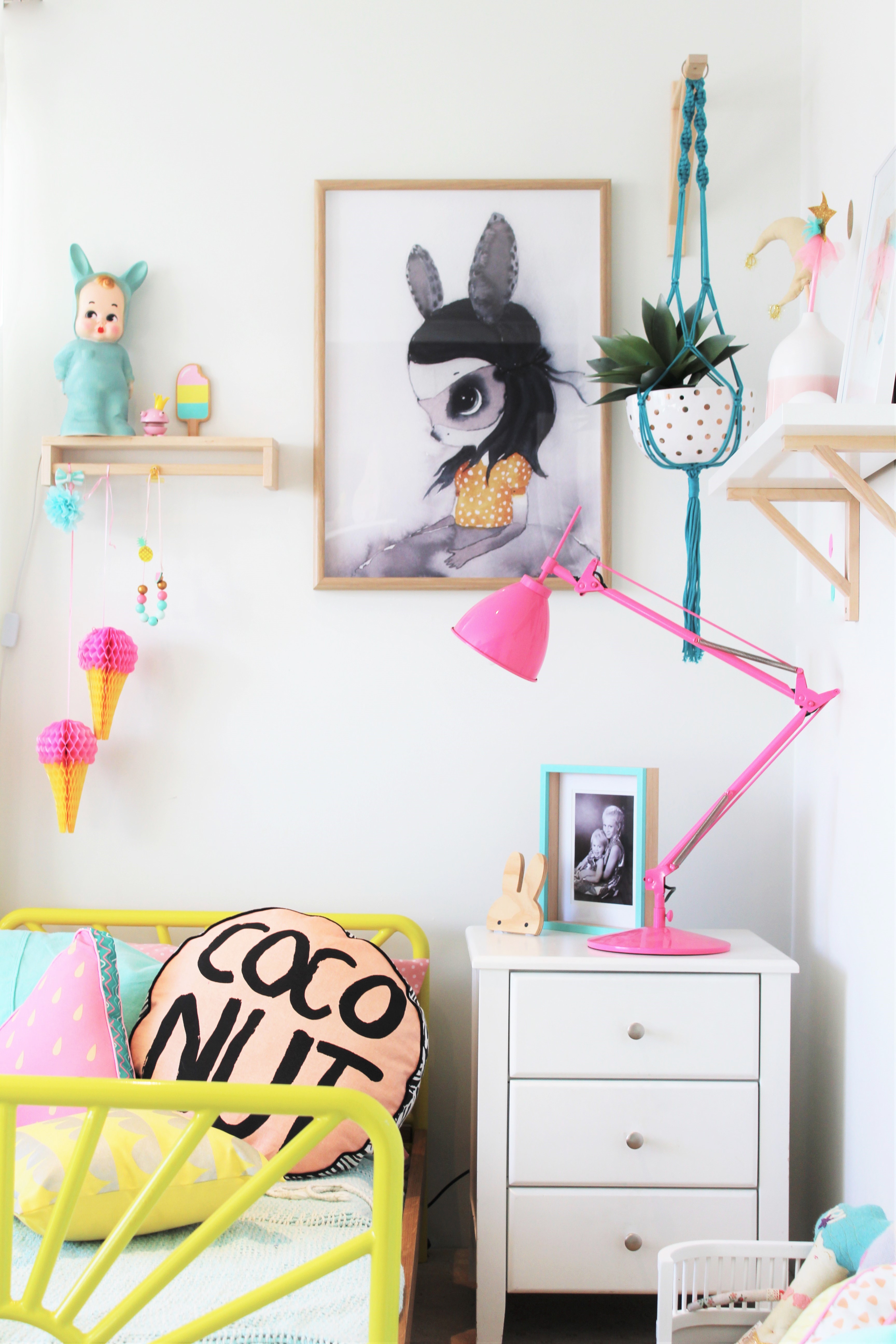 wall #triangle #paint #kinderkamer #kidsroom #girlsbedroom #meisjeskamer