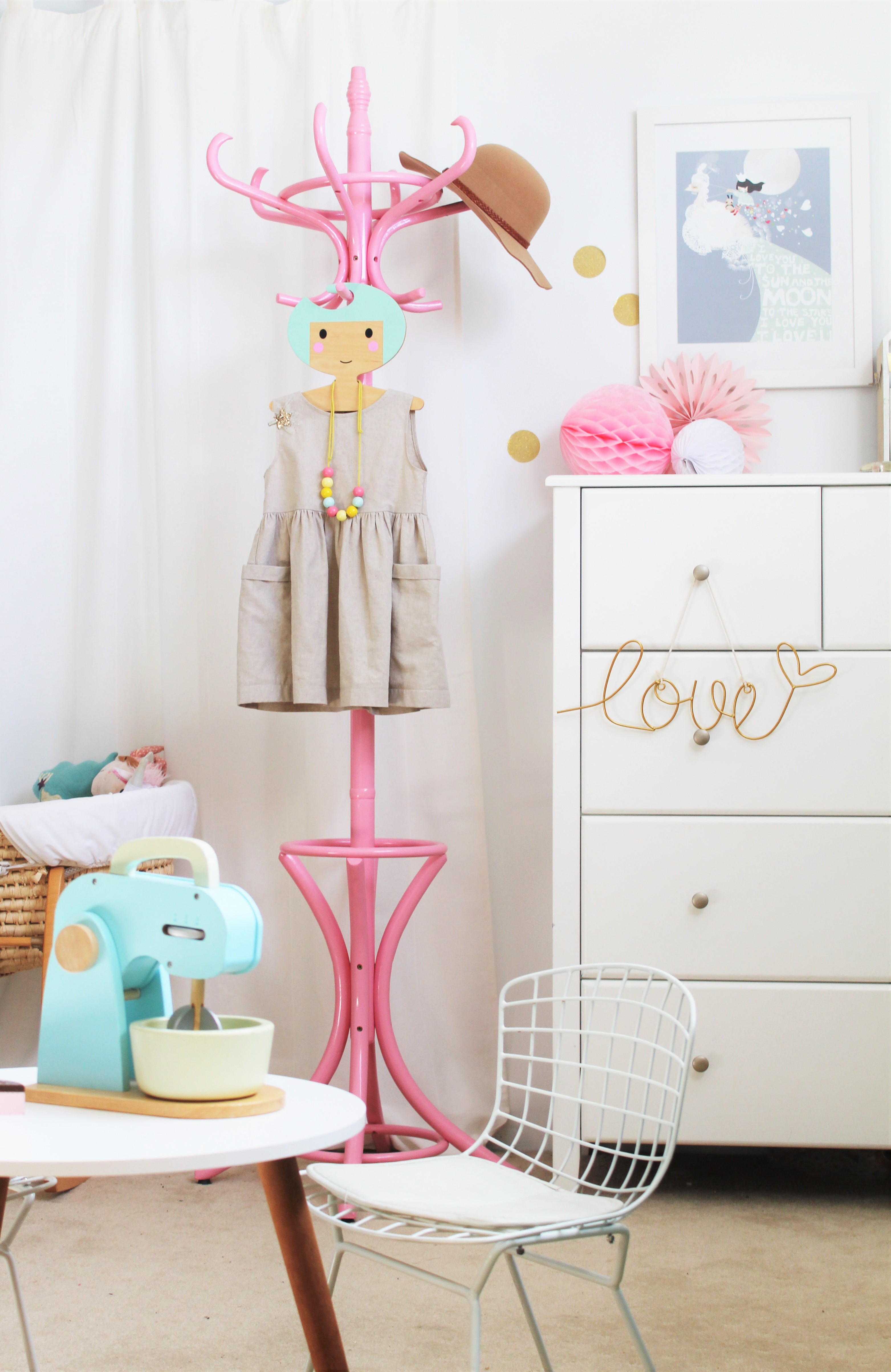 Kids Interiors and decor blog - www.fourcheekymonkeys.com barnrum inspo 1.6