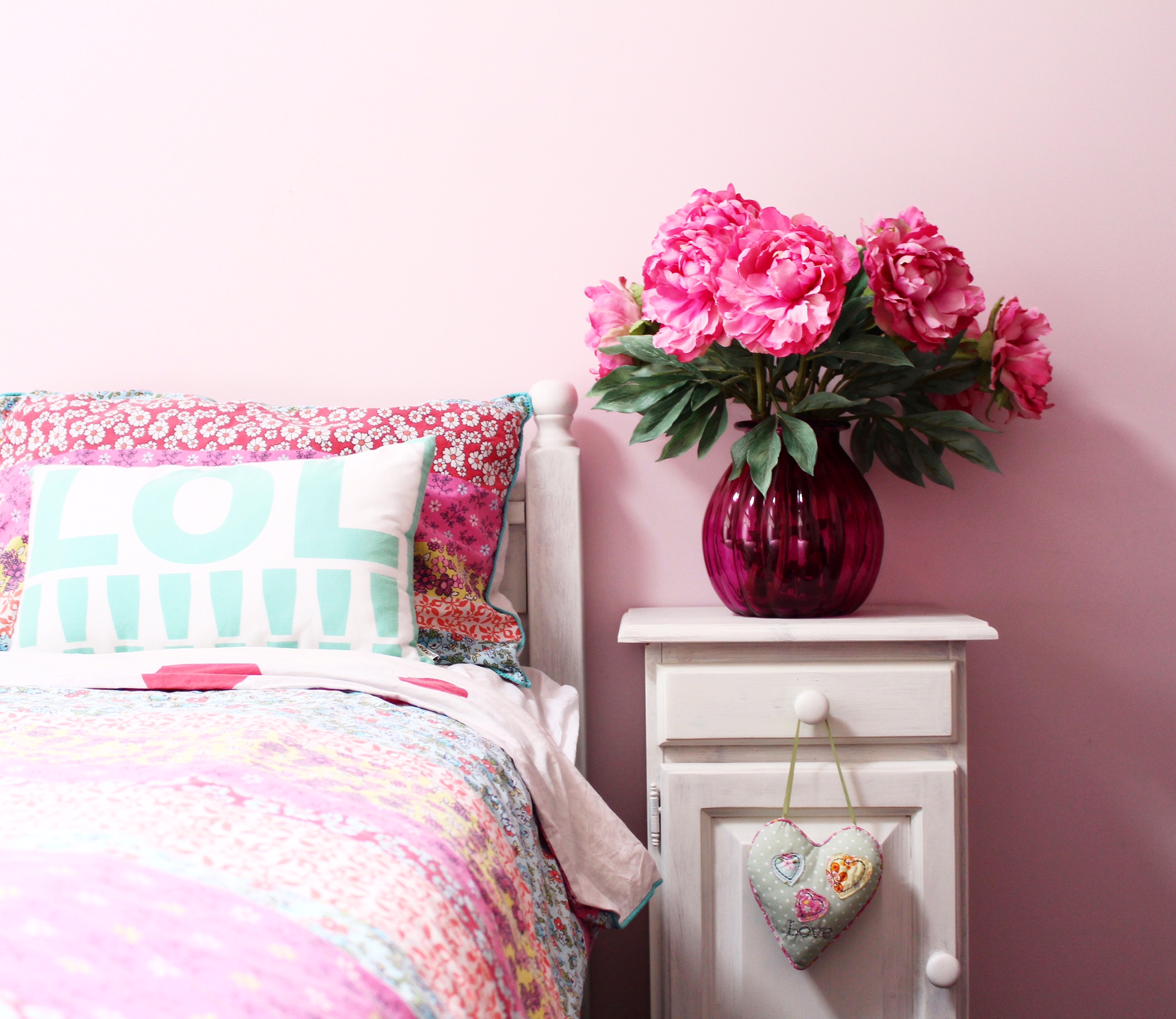 pink bedroom | girls bedroom ideas